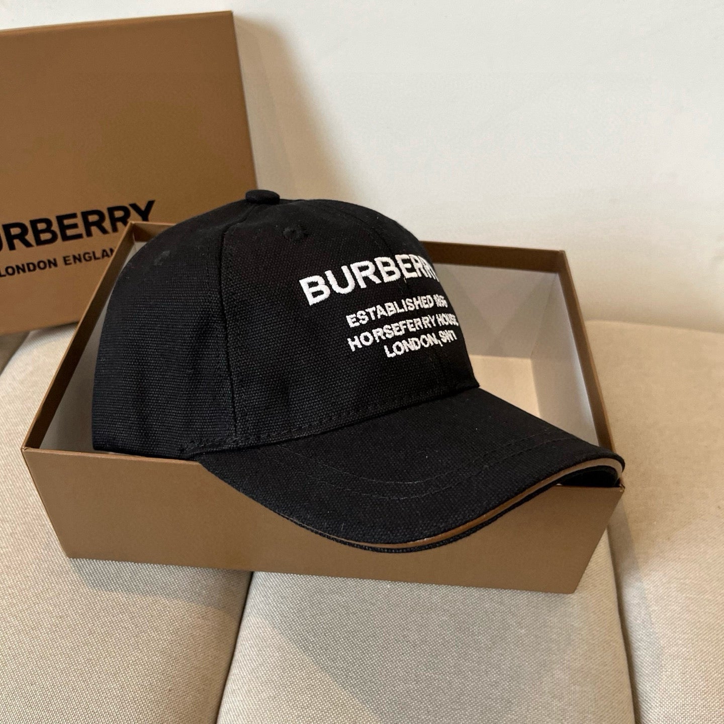 China Replica Burberry Hats 22usd Only