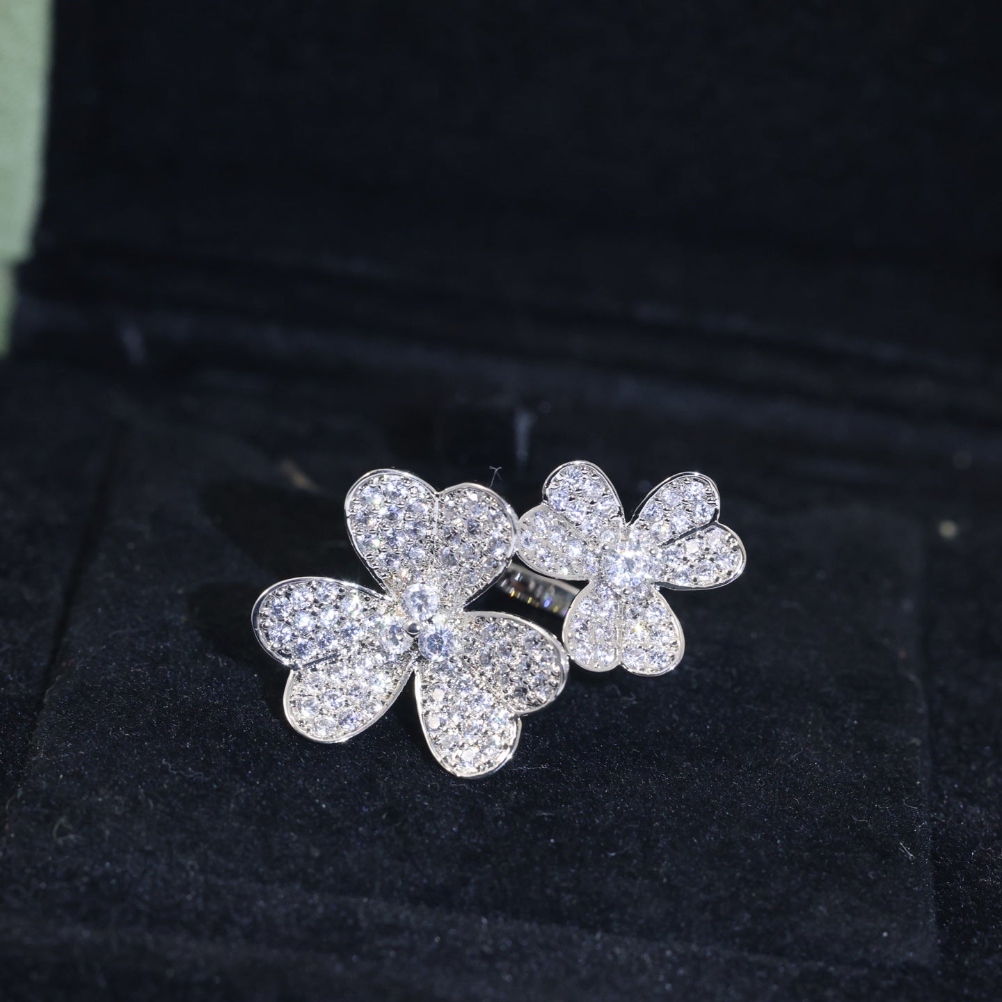 China Replica Van Cleef Arpels Rings 38usd Only