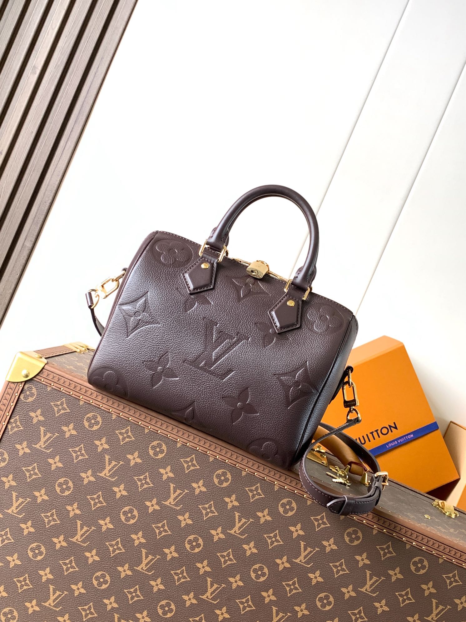 China Replica LV Handbags 165usd Only
