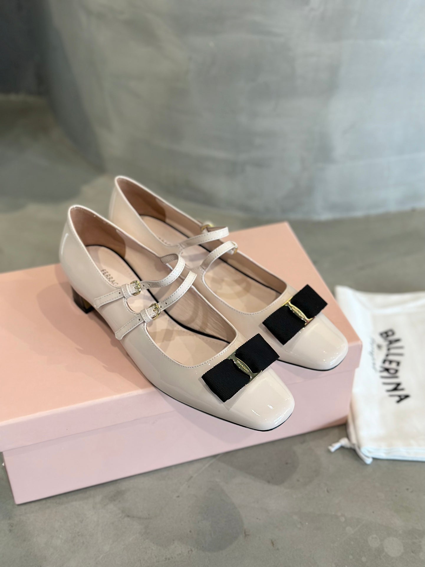 China Replica Ferragamo Women Shoes 102usd Only
