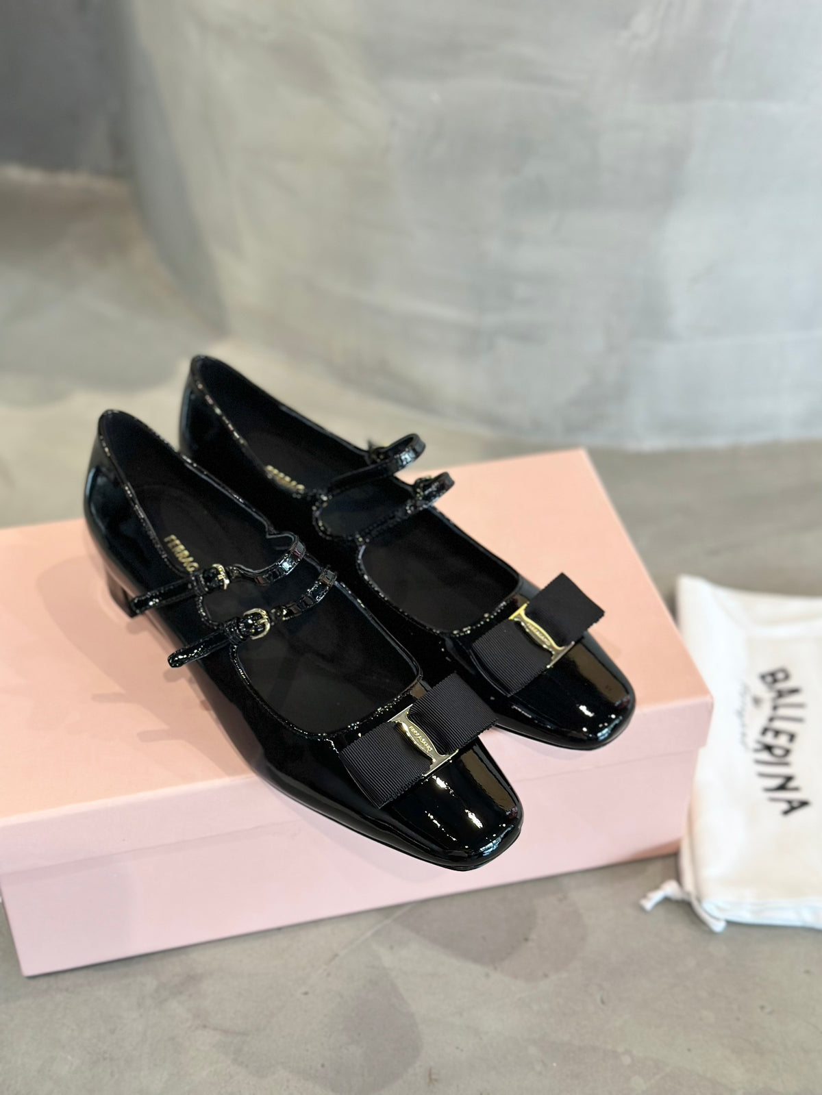 China Replica Ferragamo Women Shoes 102usd Only