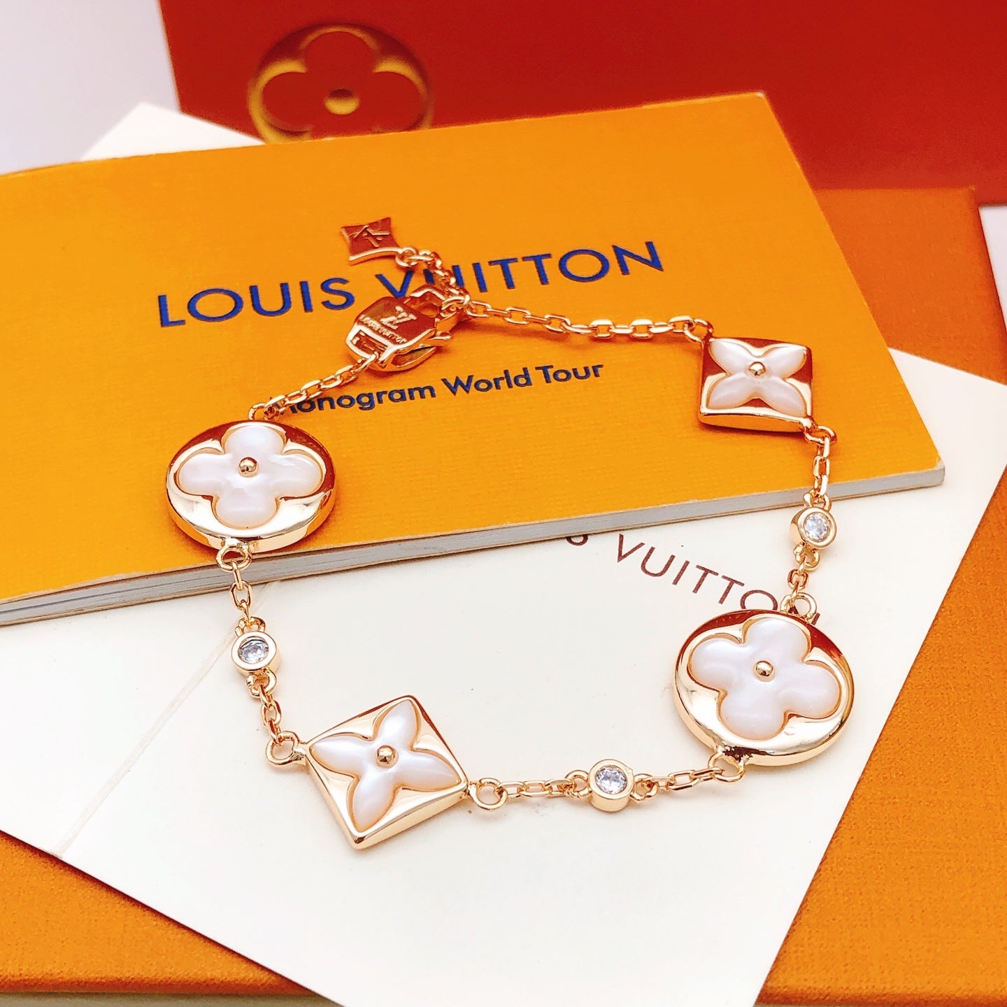 China Replica LV Bracelets 32usd Only