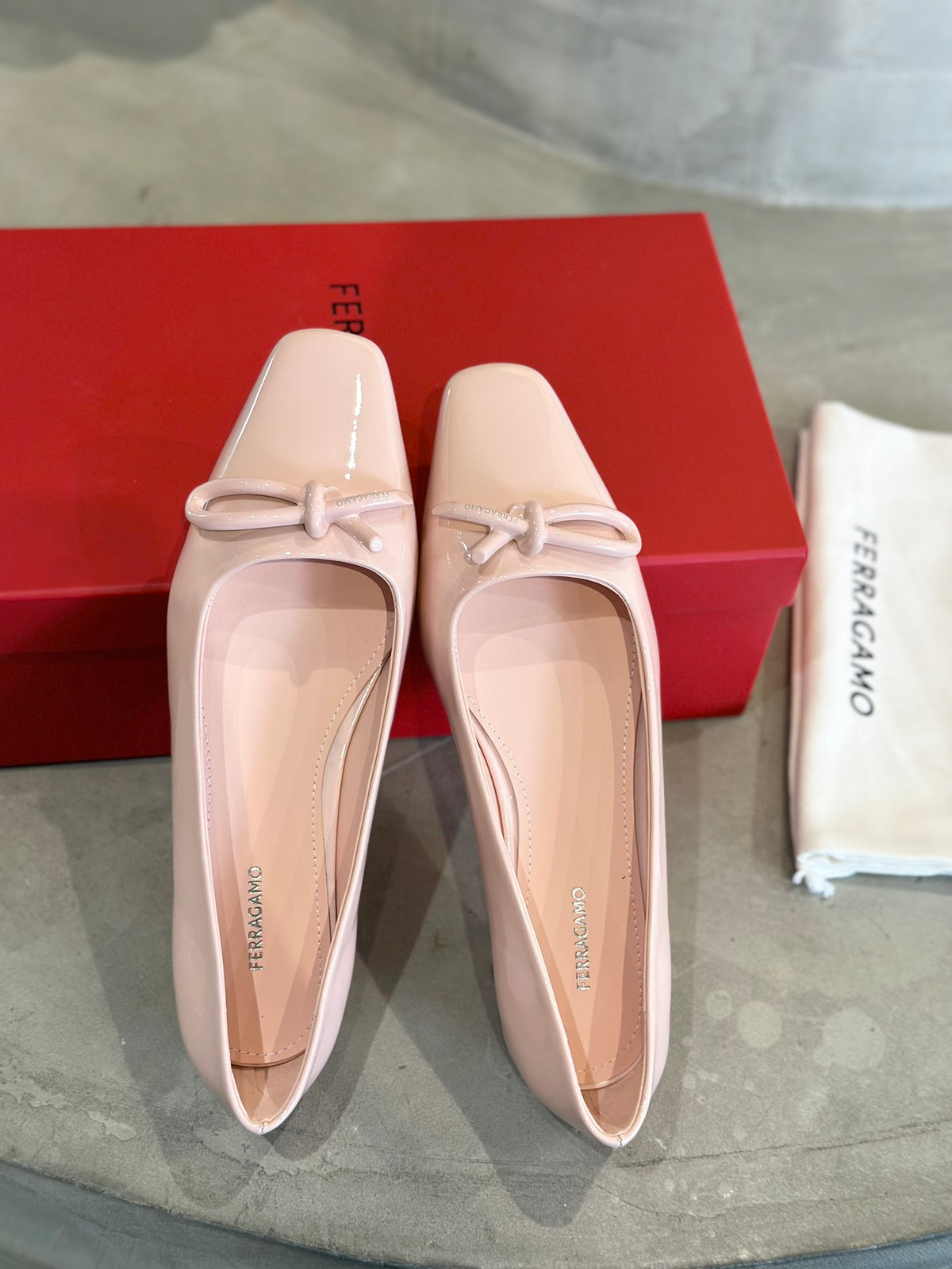 China Replica Ferragamo Women Shoes 102usd Only