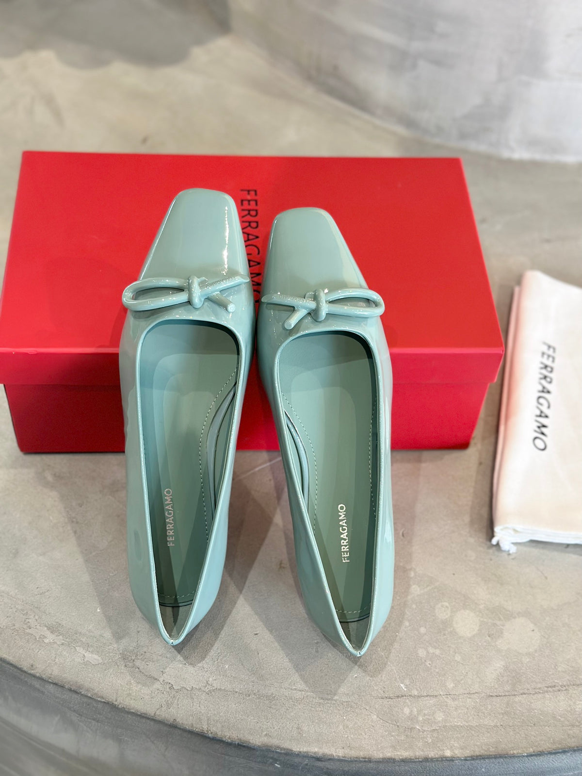 China Replica Ferragamo Women Shoes 102usd Only