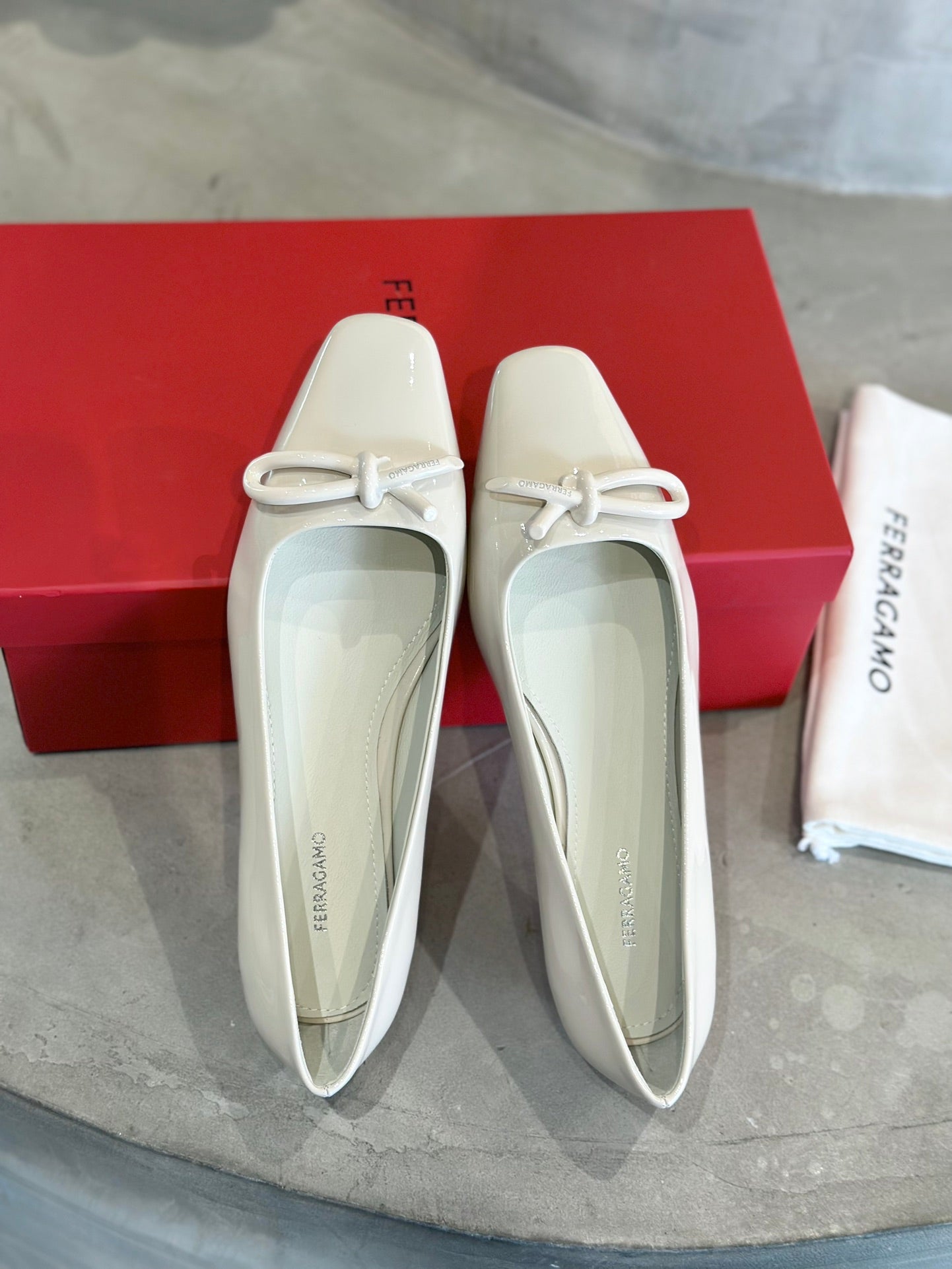 China Replica Ferragamo Women Shoes 102usd Only