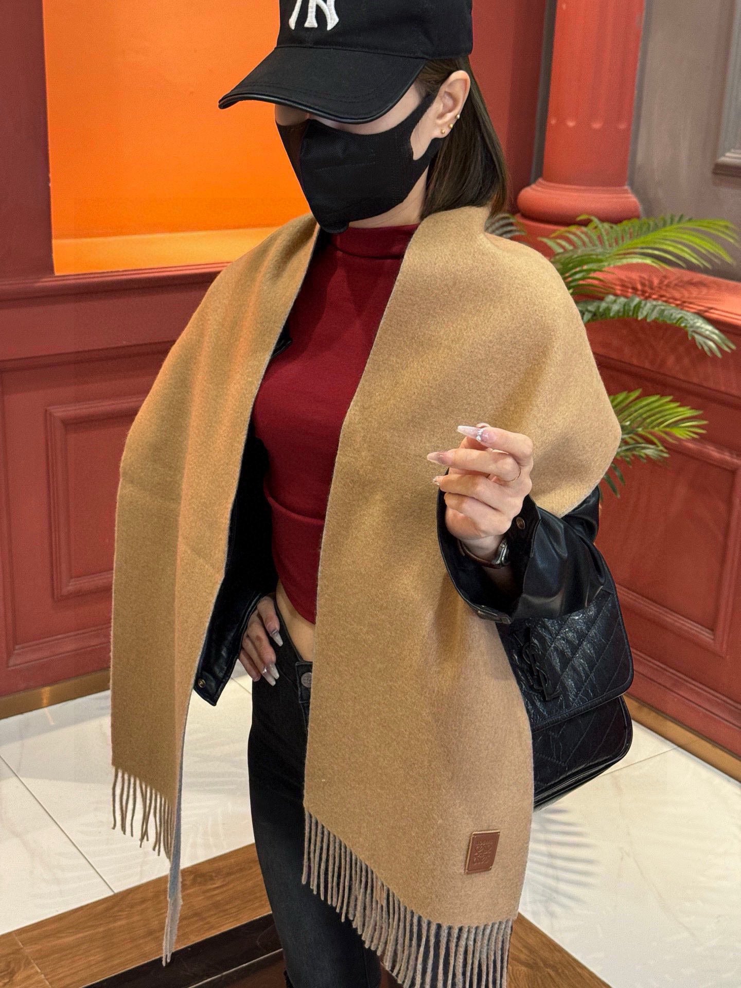 China Replica Loewe Scarf 50usd Only