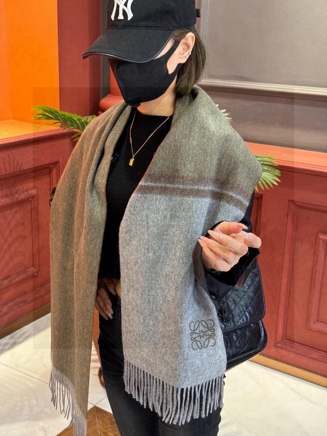 China Replica Loewe Scarf 50usd Only