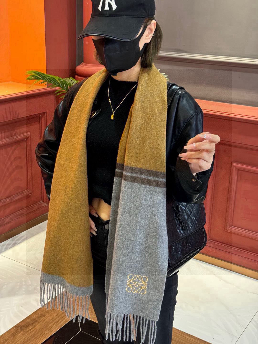 China Replica Loewe Scarf 50usd Only