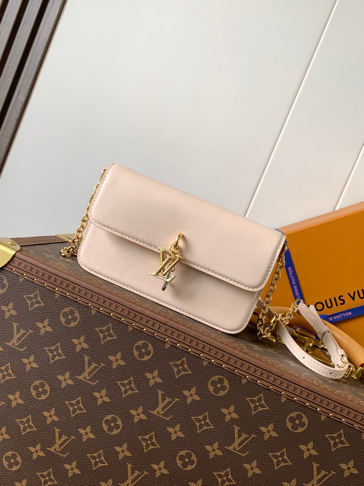 China Replica LV Handbags 132usd Only