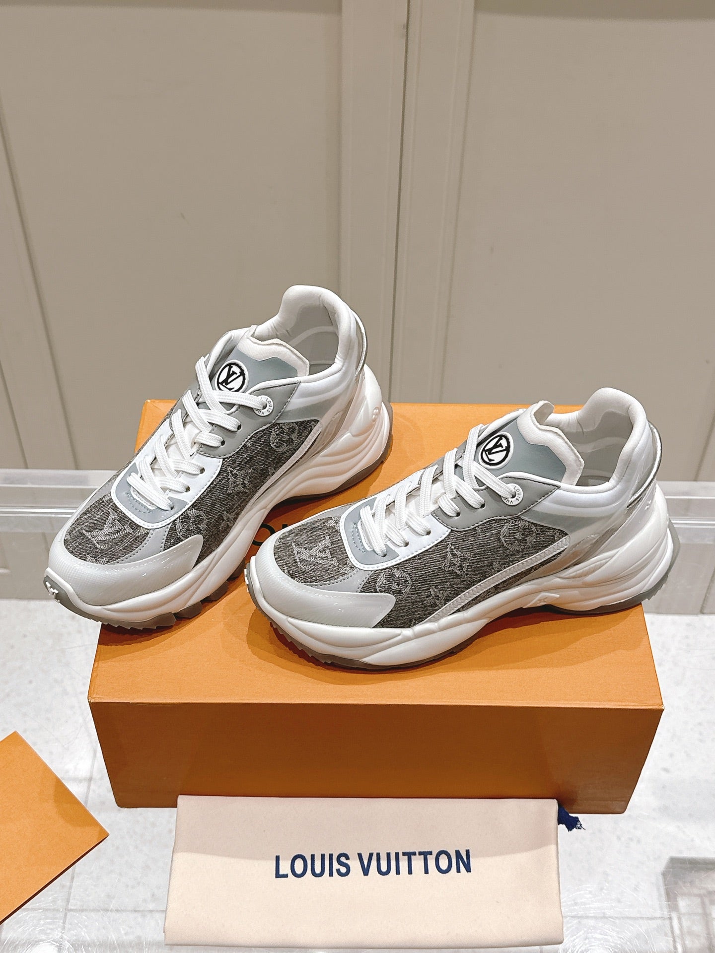 China Replica LV Women Shoes 136usd Only