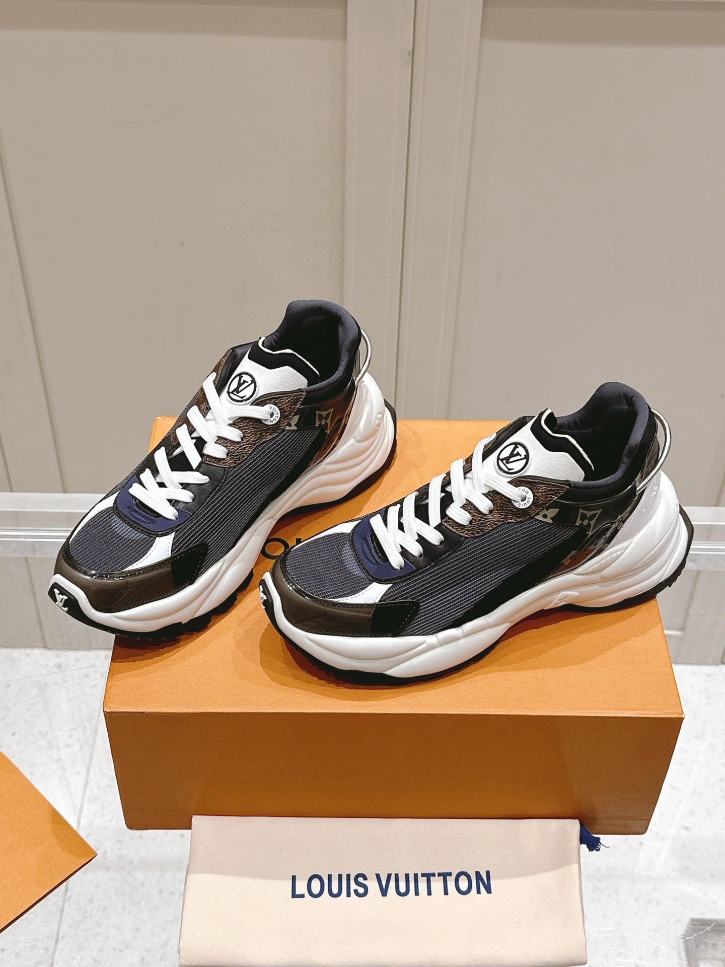 China Replica LV Women Shoes 136usd Only