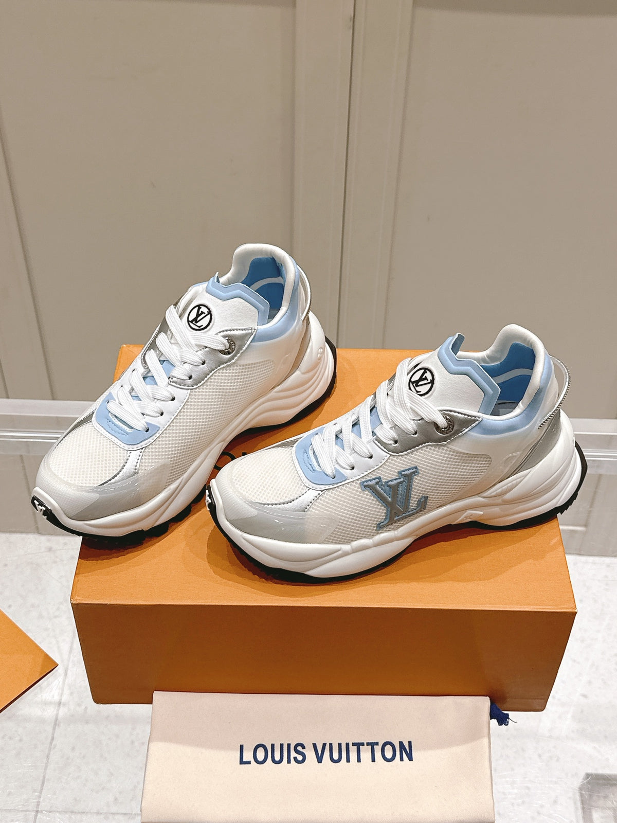 China Replica LV Women Shoes 136usd Only