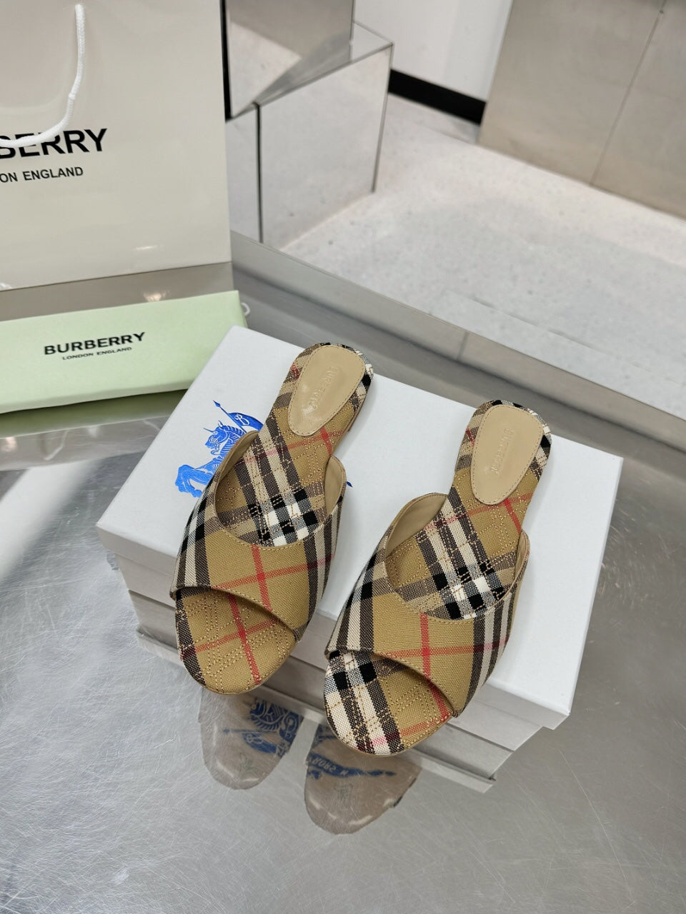 China Replica Burberry Women Shoes 75usd Only