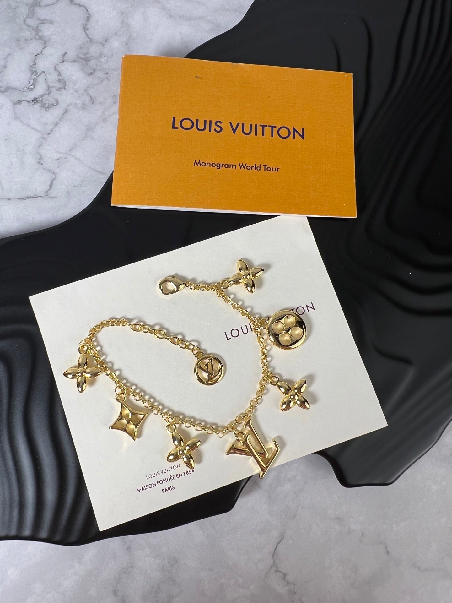 China Replica LV Bracelets 38usd Only