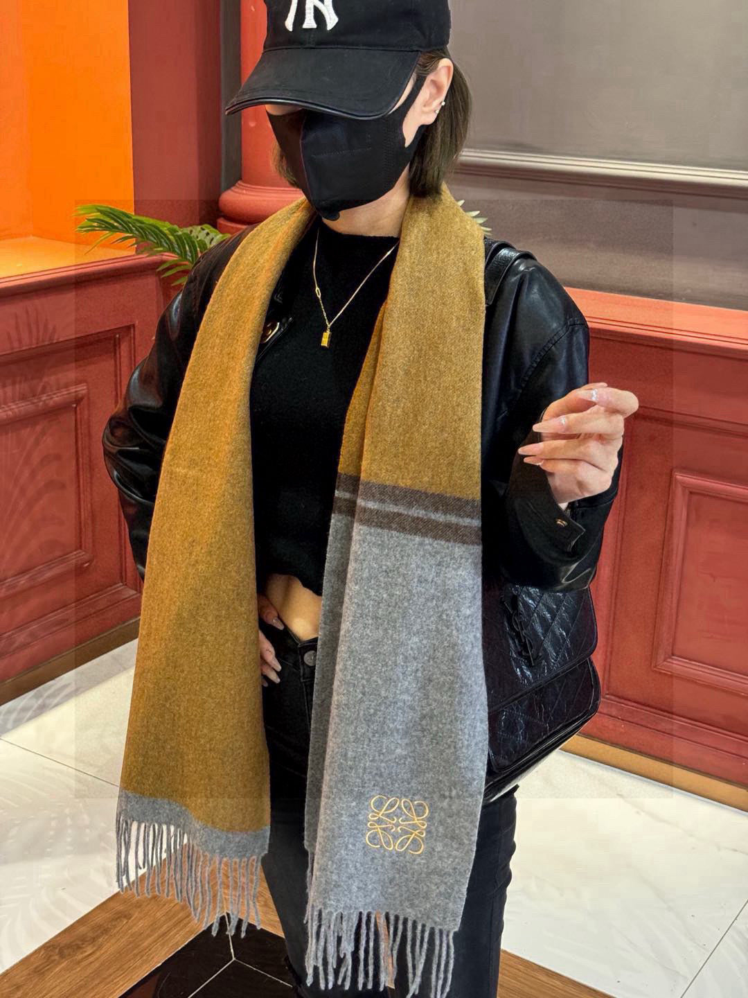 China Replica Loewe Scarf 50usd Only