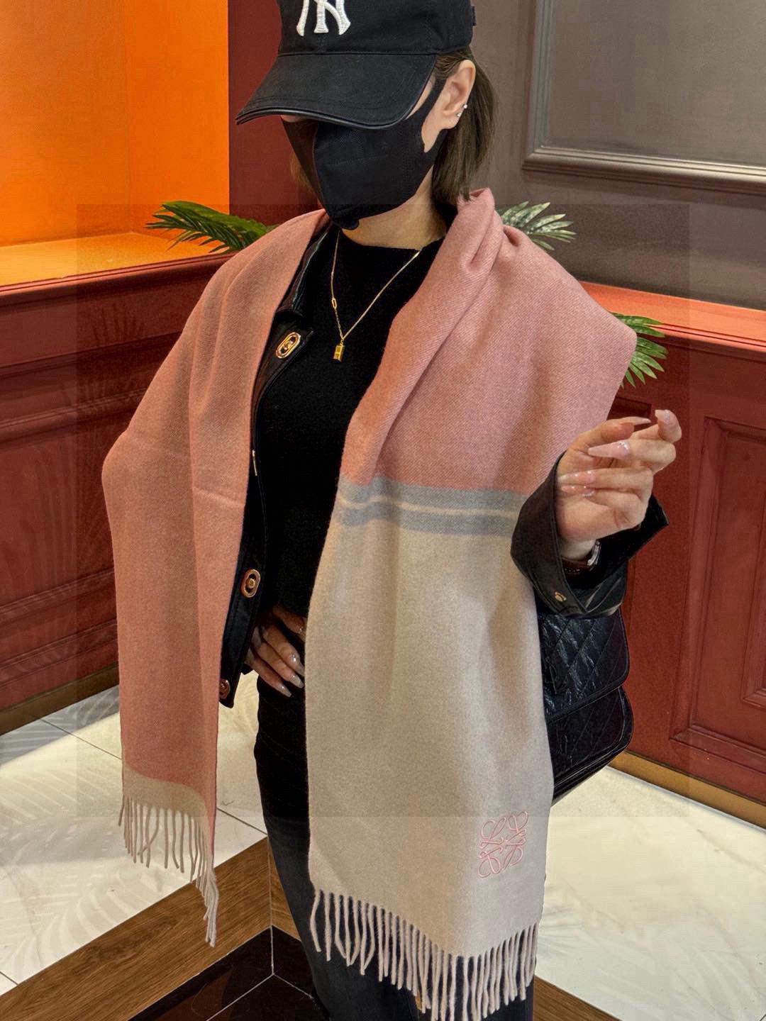 China Replica Loewe Scarf 50usd Only