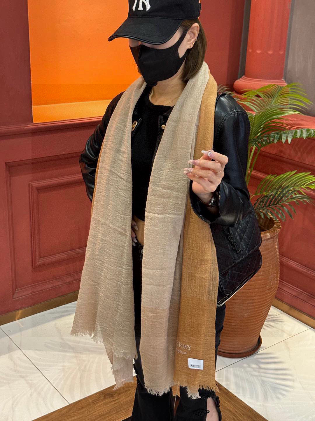 China Replica Burberry Scarf 58usd Only