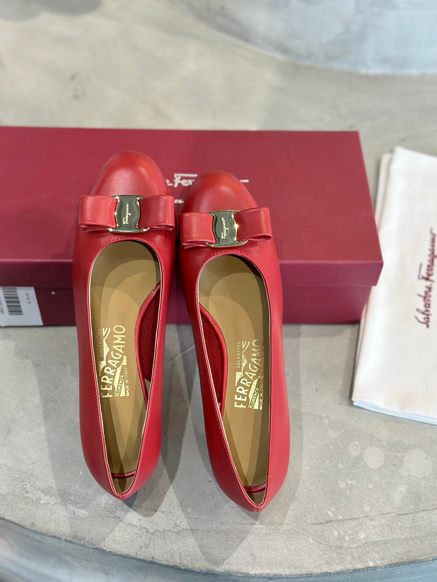 China Replica Ferragamo Women Shoes 98usd Only