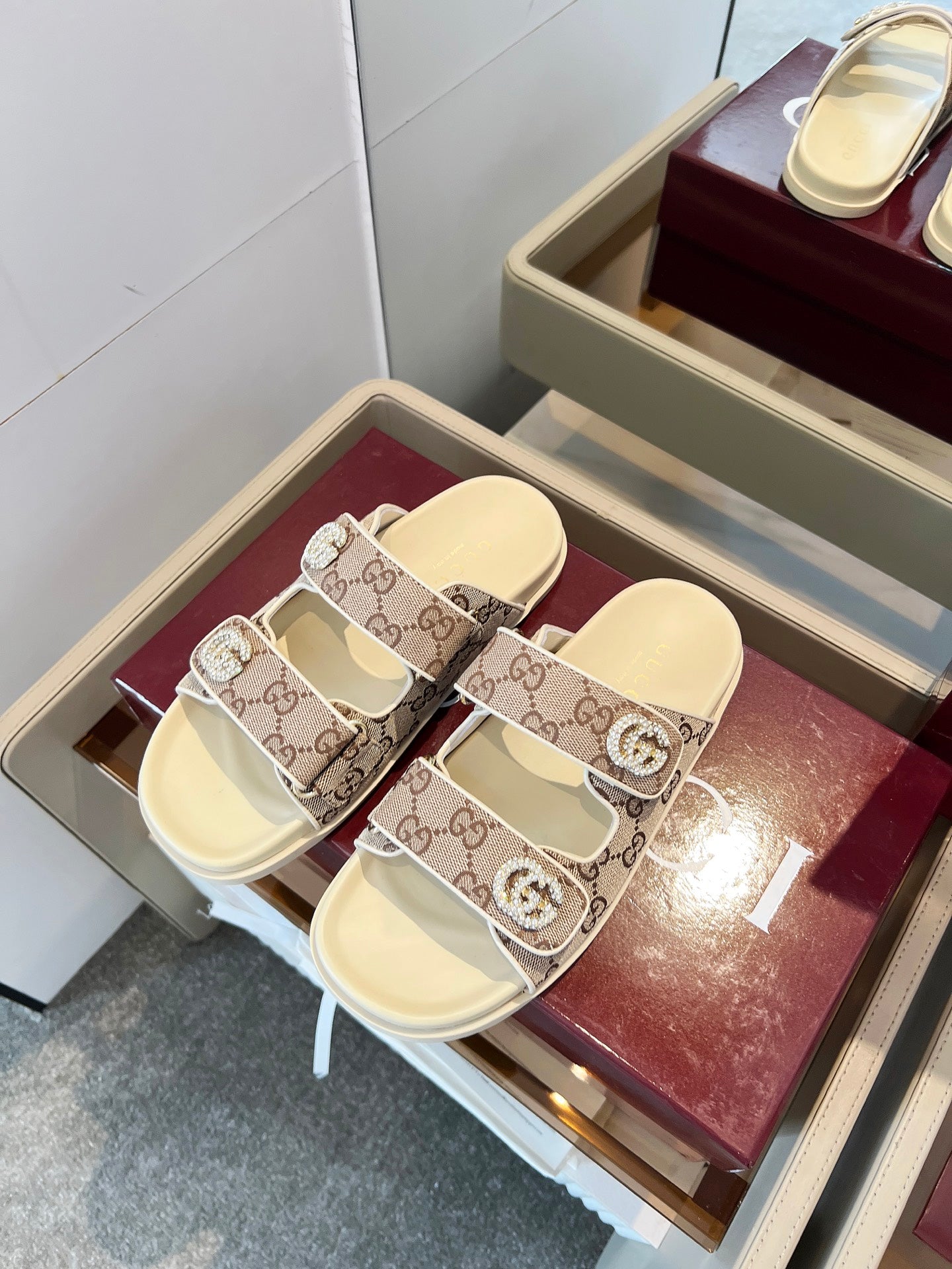 China Replica Gucci Women Shoes 70usd Only