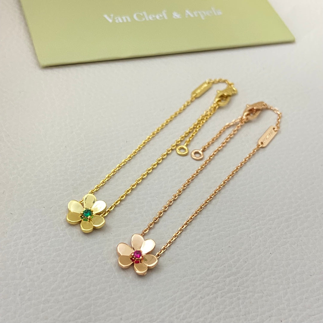 China Replica Van Cleef Arpels Bracelets 24usd Only