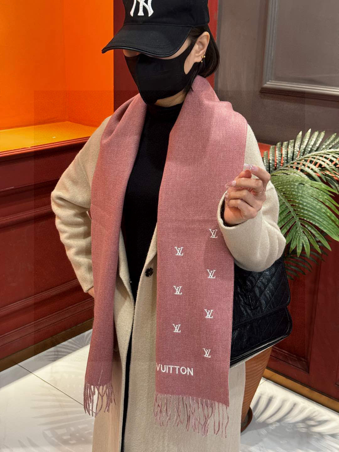 China Replica LV Scarf 52usd Only