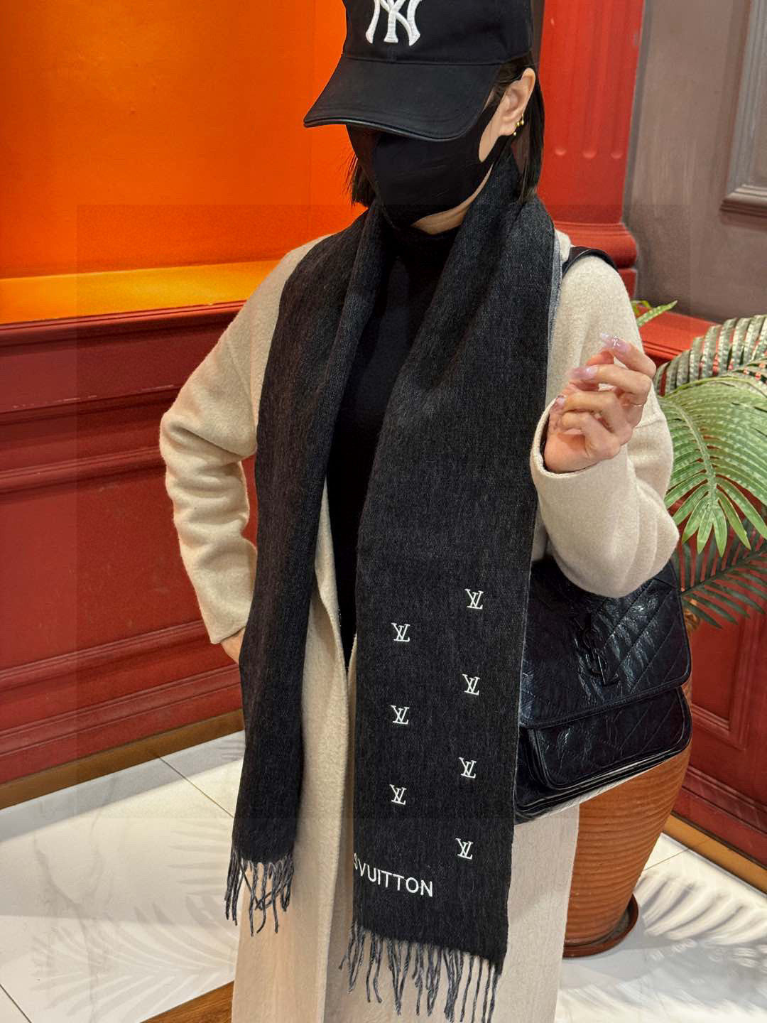 China Replica LV Scarf 52usd Only