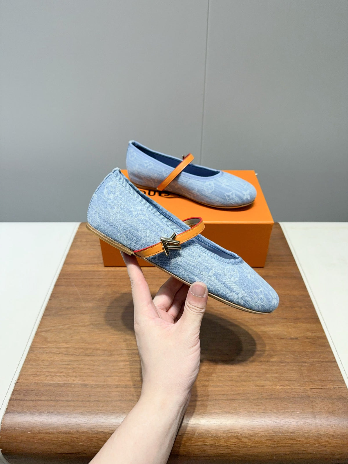 China Replica LV Women Shoes 112usd Only