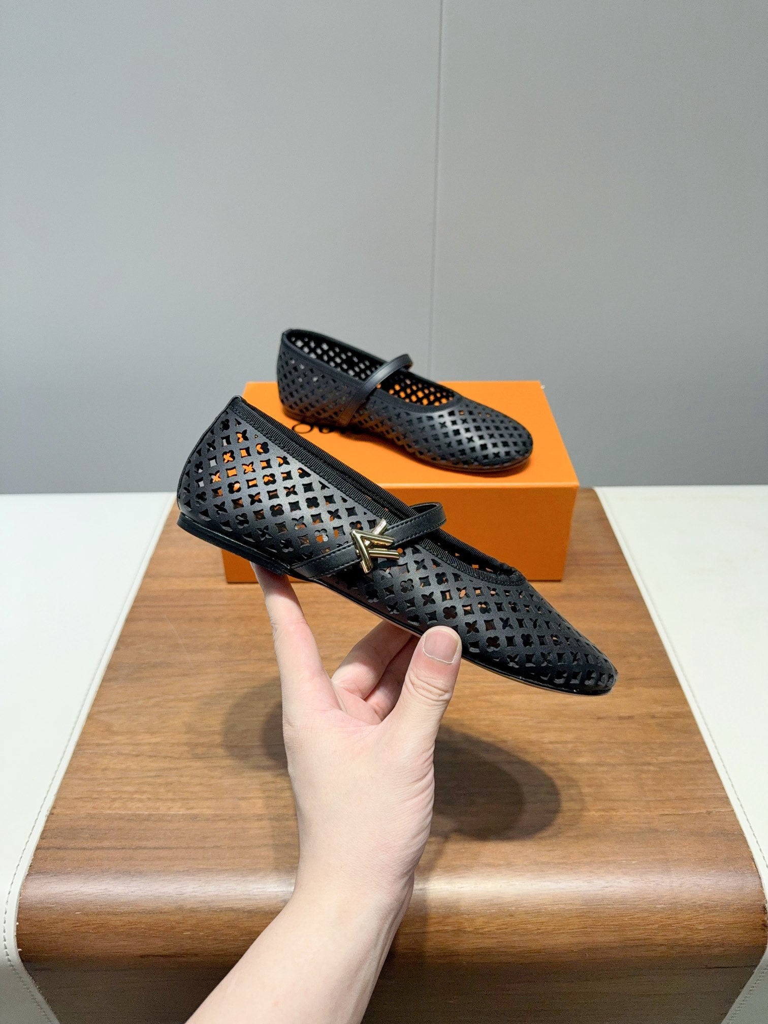 China Replica LV Women Shoes 112usd Only