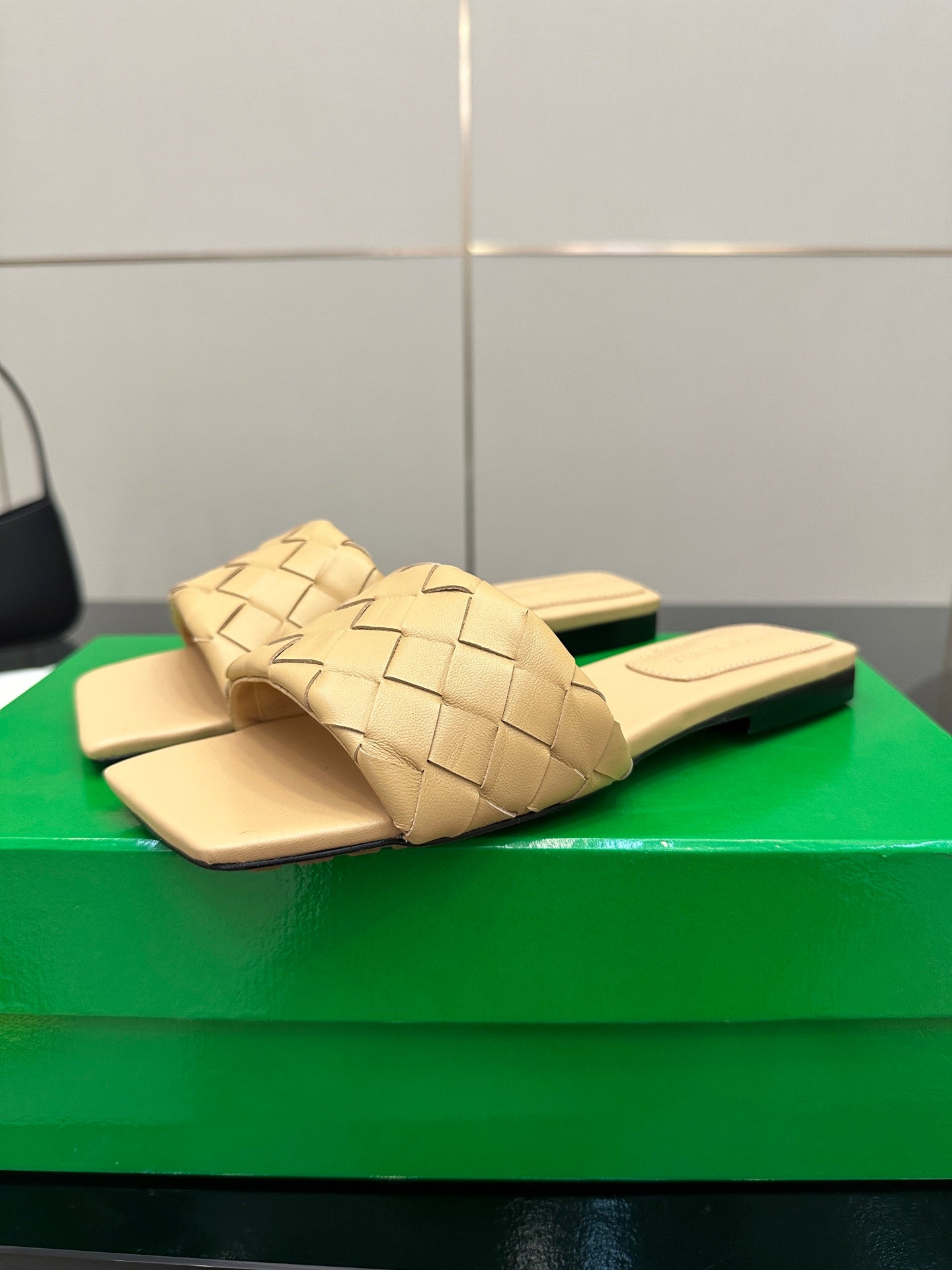 China Replica Bottega Veneta Women Shoes 108usd Only