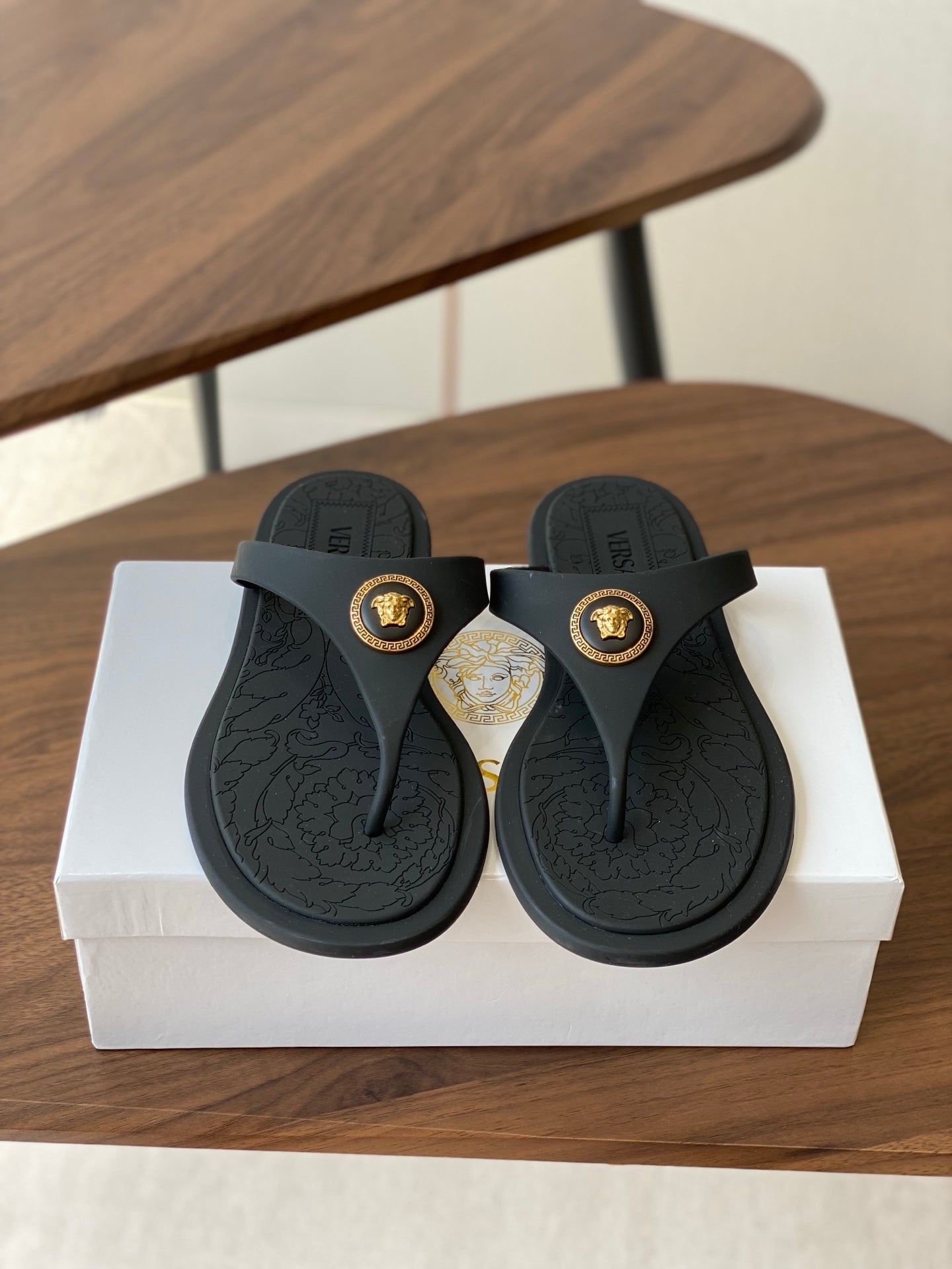 China Replica Versace Women Shoes 56usd Only
