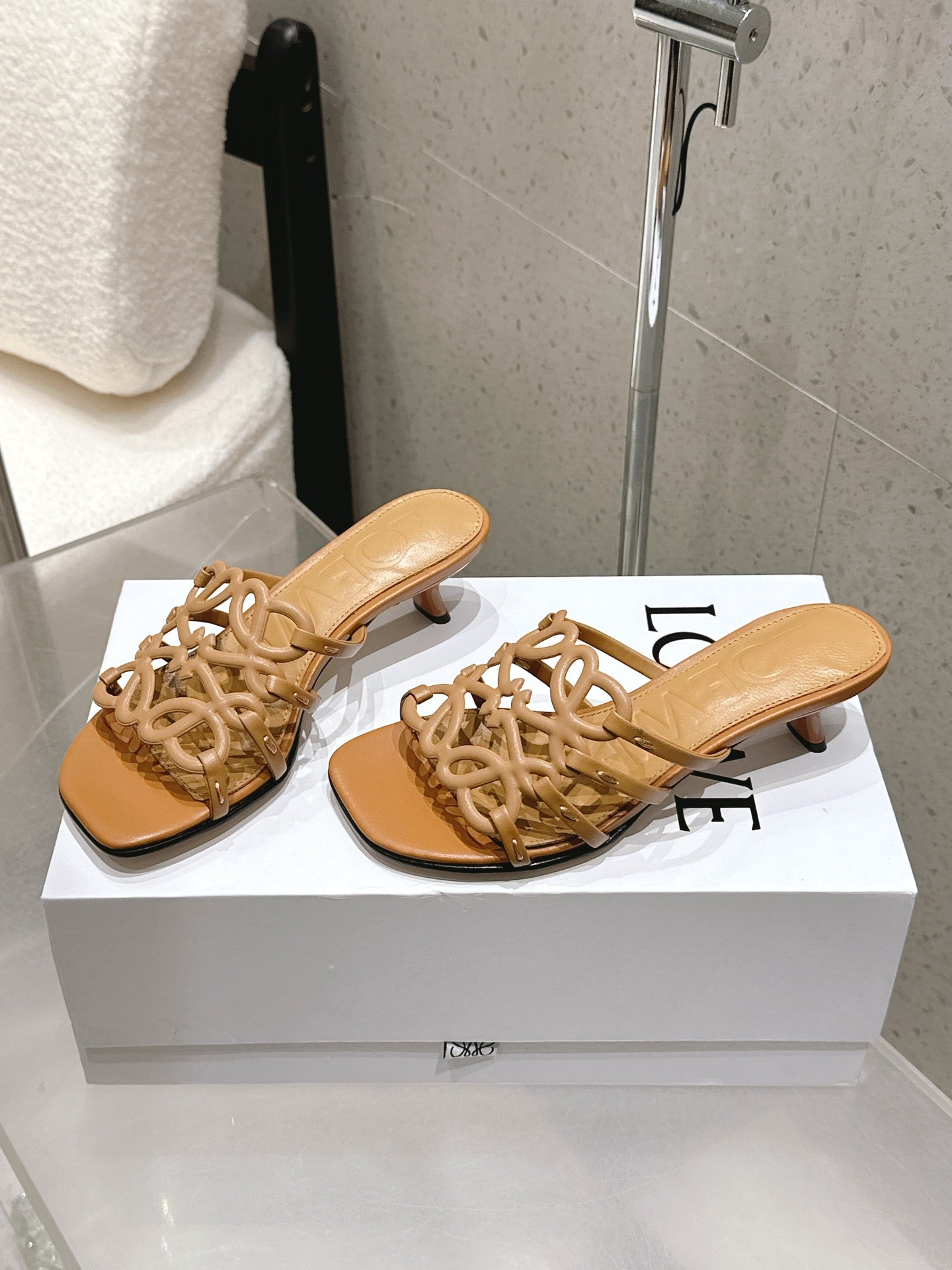China Replica Loewe Women Shoes 94usd Only