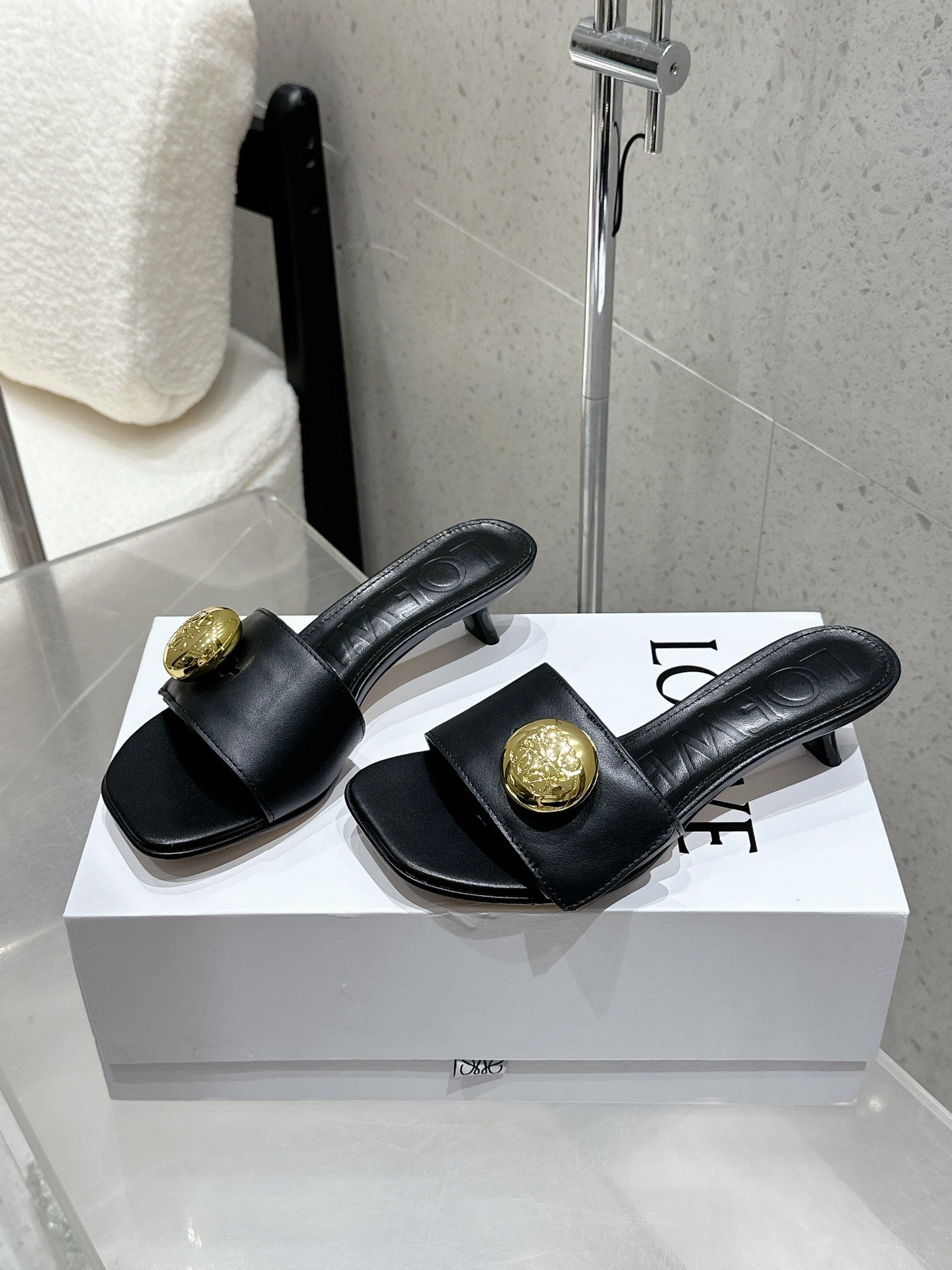 China Replica Loewe Women Shoes 88usd Only