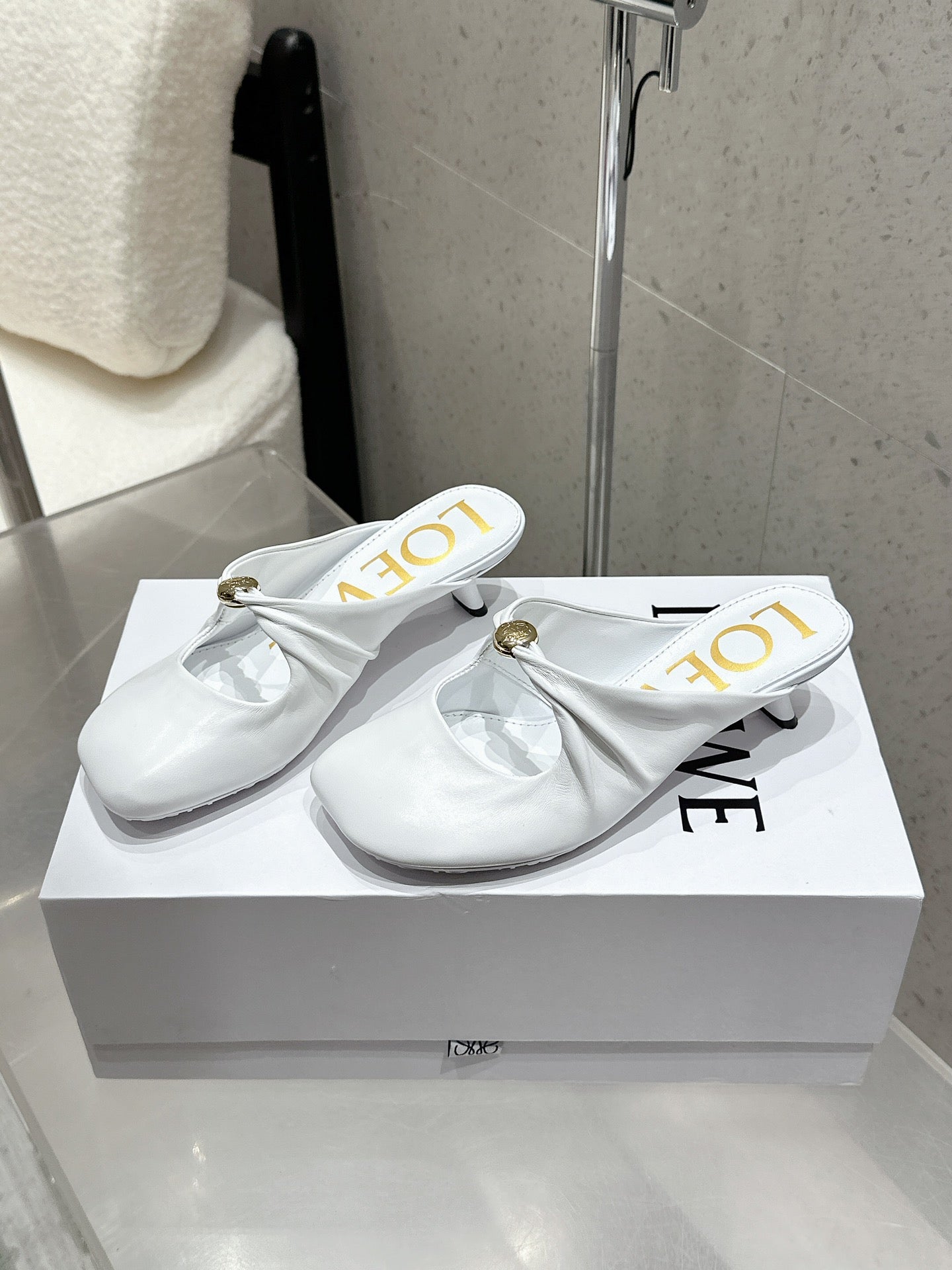 China Replica Loewe Women Shoes 84usd Only
