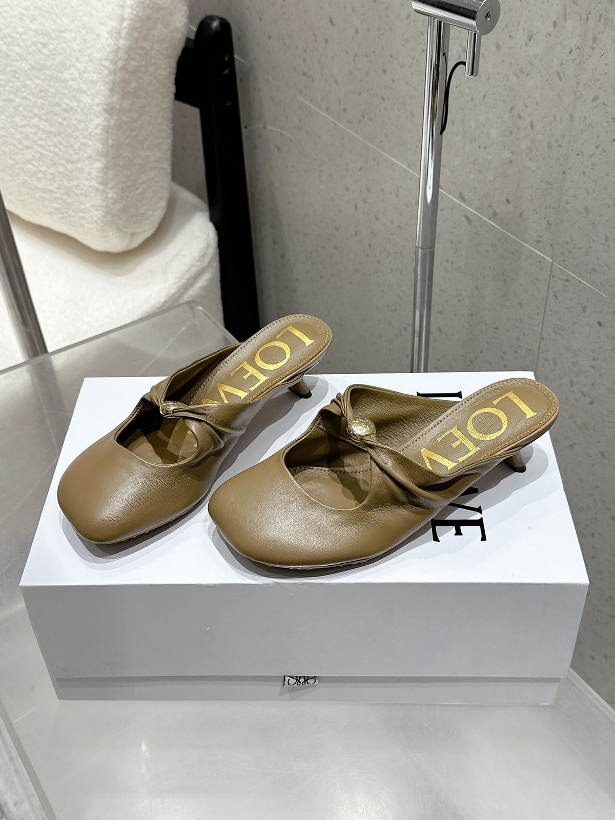 China Replica Loewe Women Shoes 84usd Only