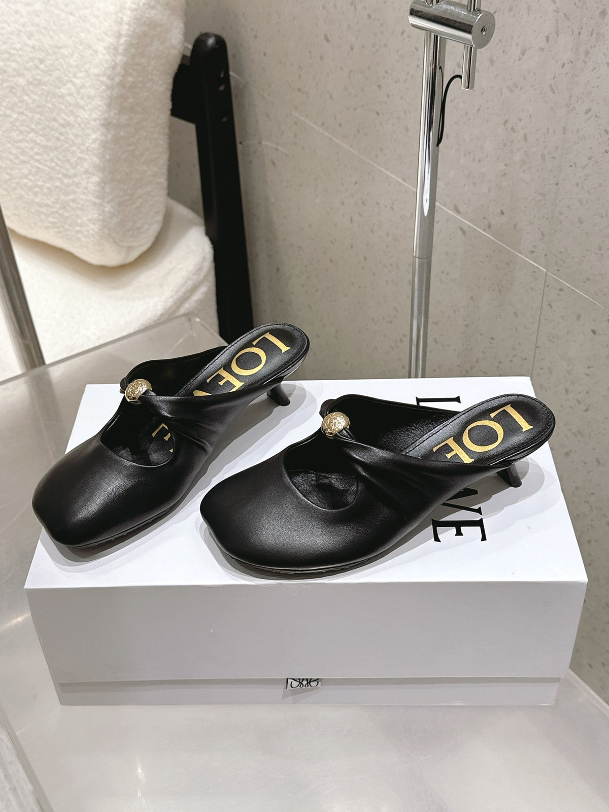 China Replica Loewe Women Shoes 84usd Only