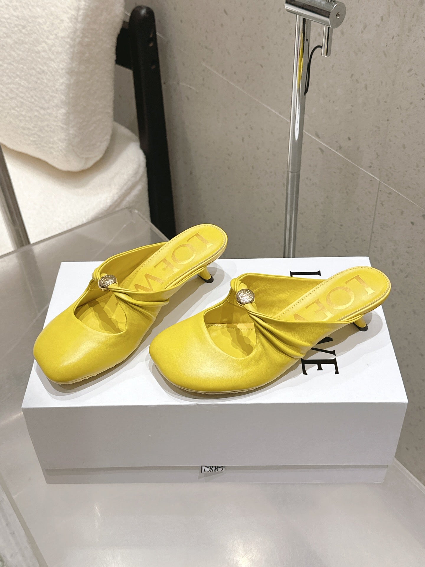 China Replica Loewe Women Shoes 84usd Only