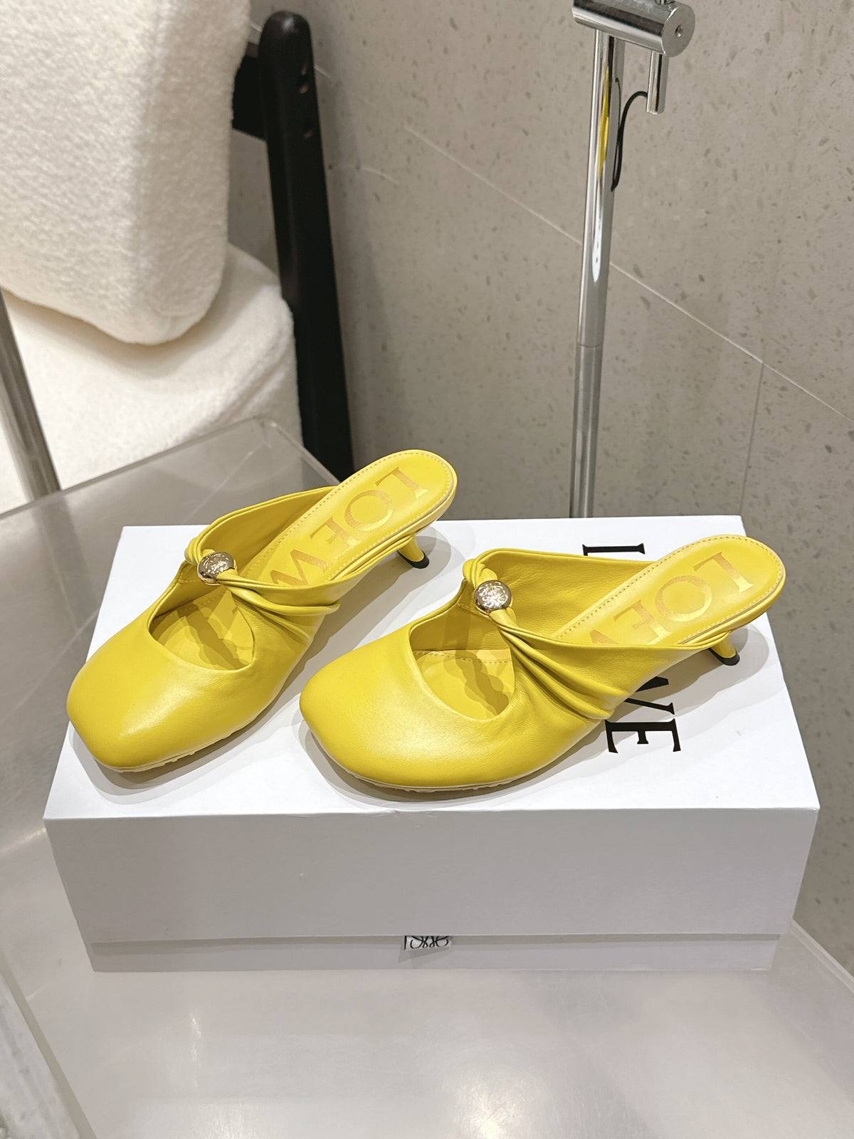 China Replica Loewe Women Shoes 84usd Only