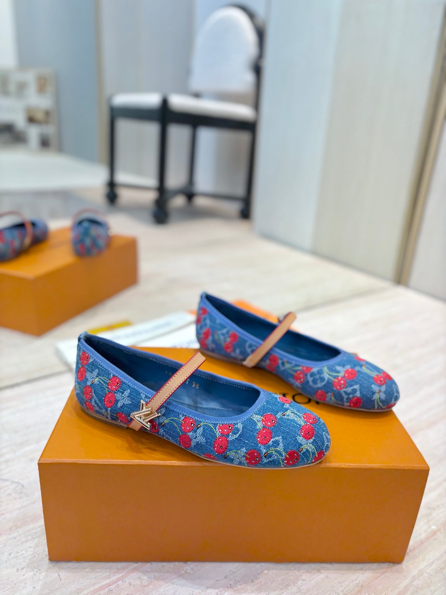 China Replica LV Women Shoes 108usd Only
