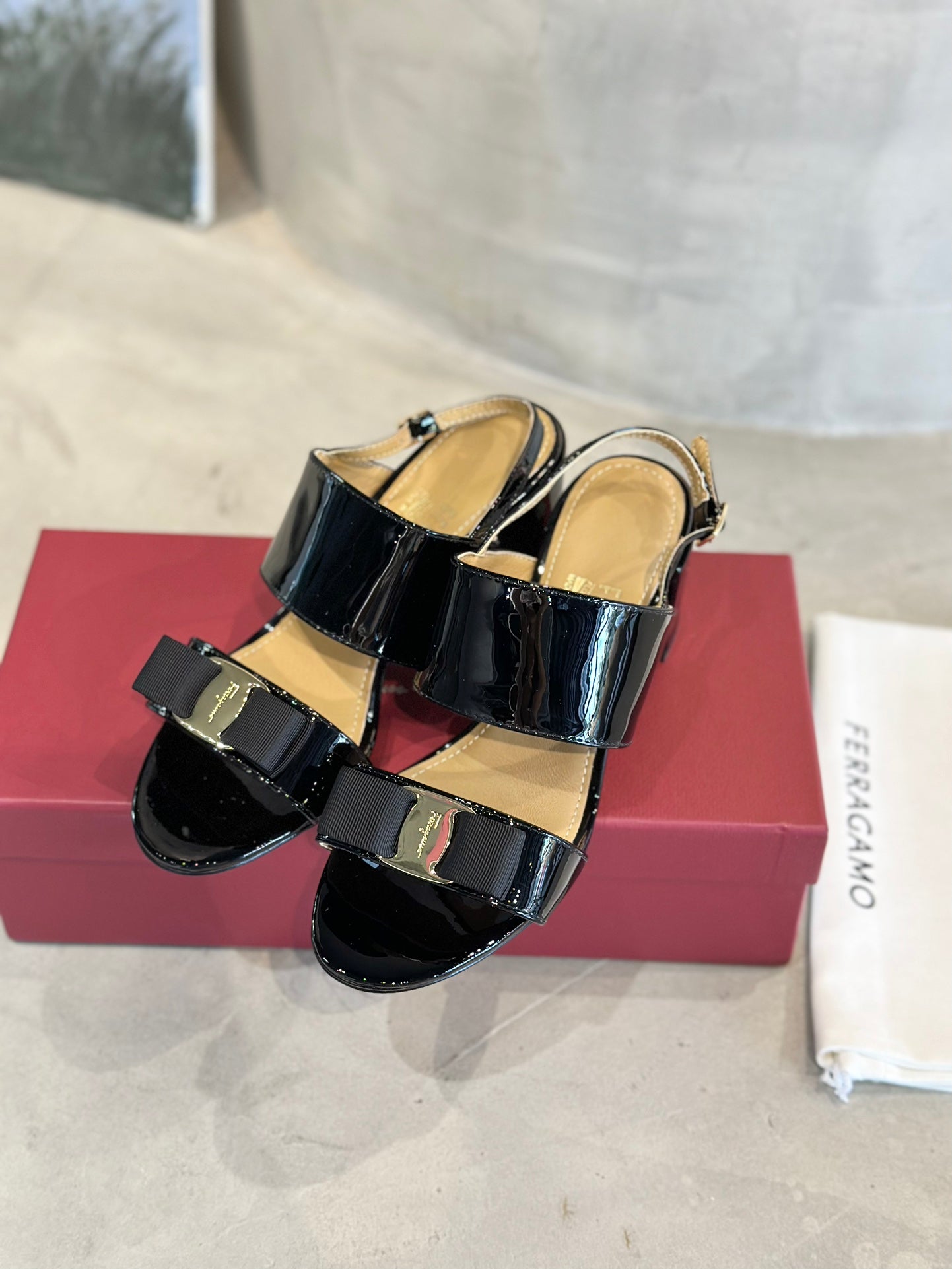China Replica Ferragamo Women Shoes 88usd Only