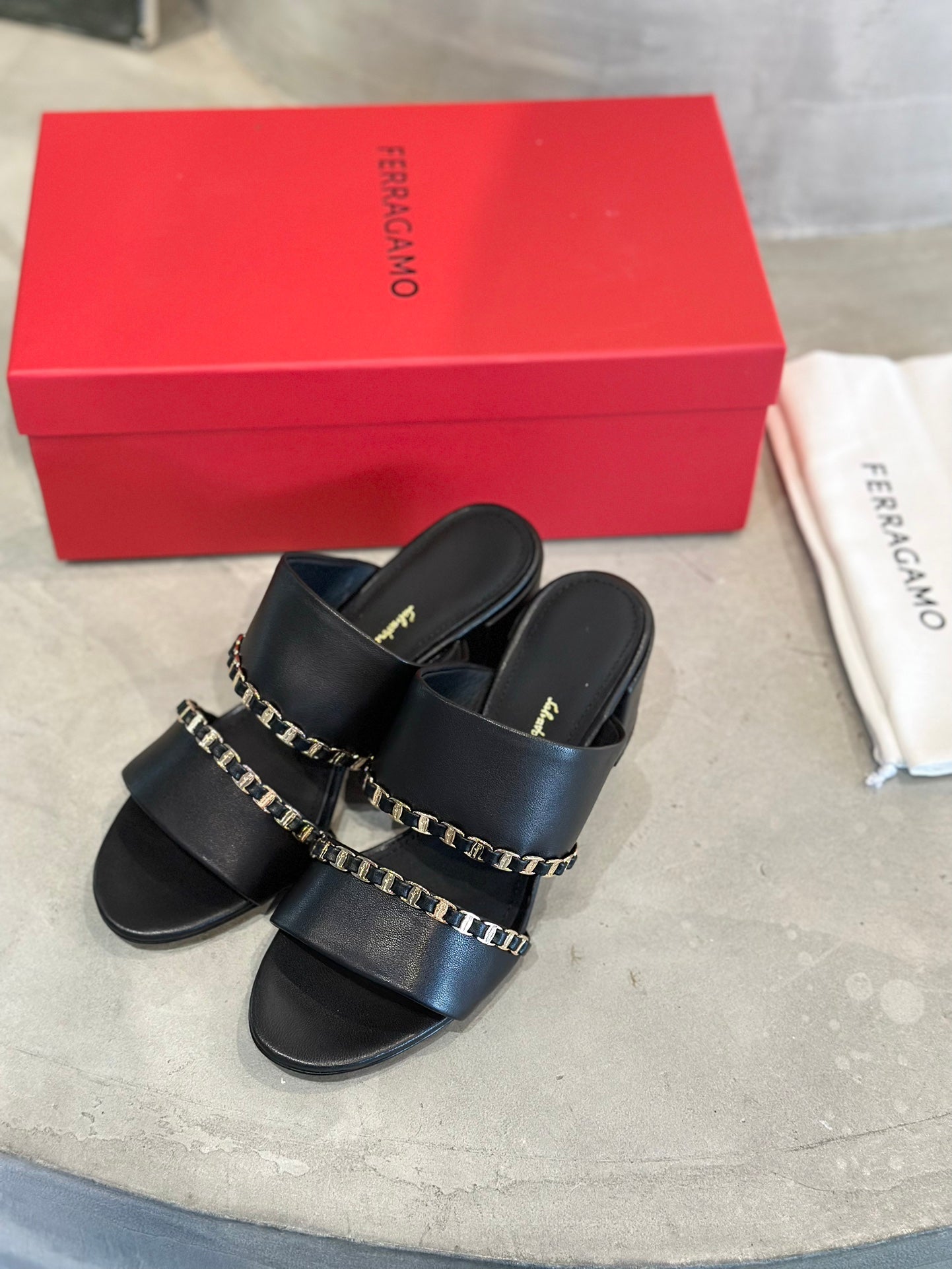 China Replica Ferragamo Women Shoes 94usd Only