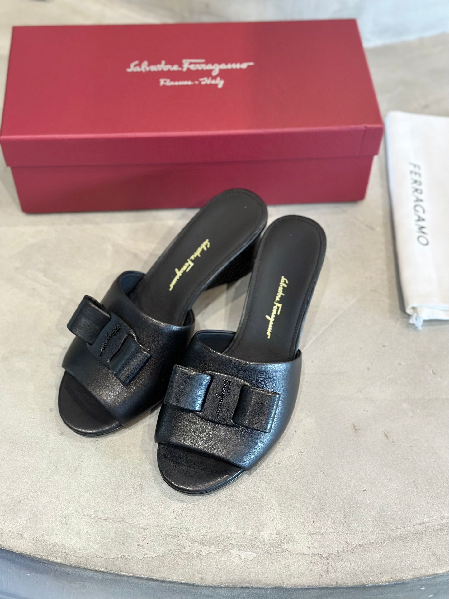 China Replica Ferragamo Women Shoes 91usd Only