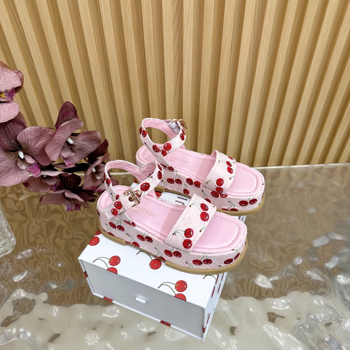 China Replica LV Women Shoes 105usd Only