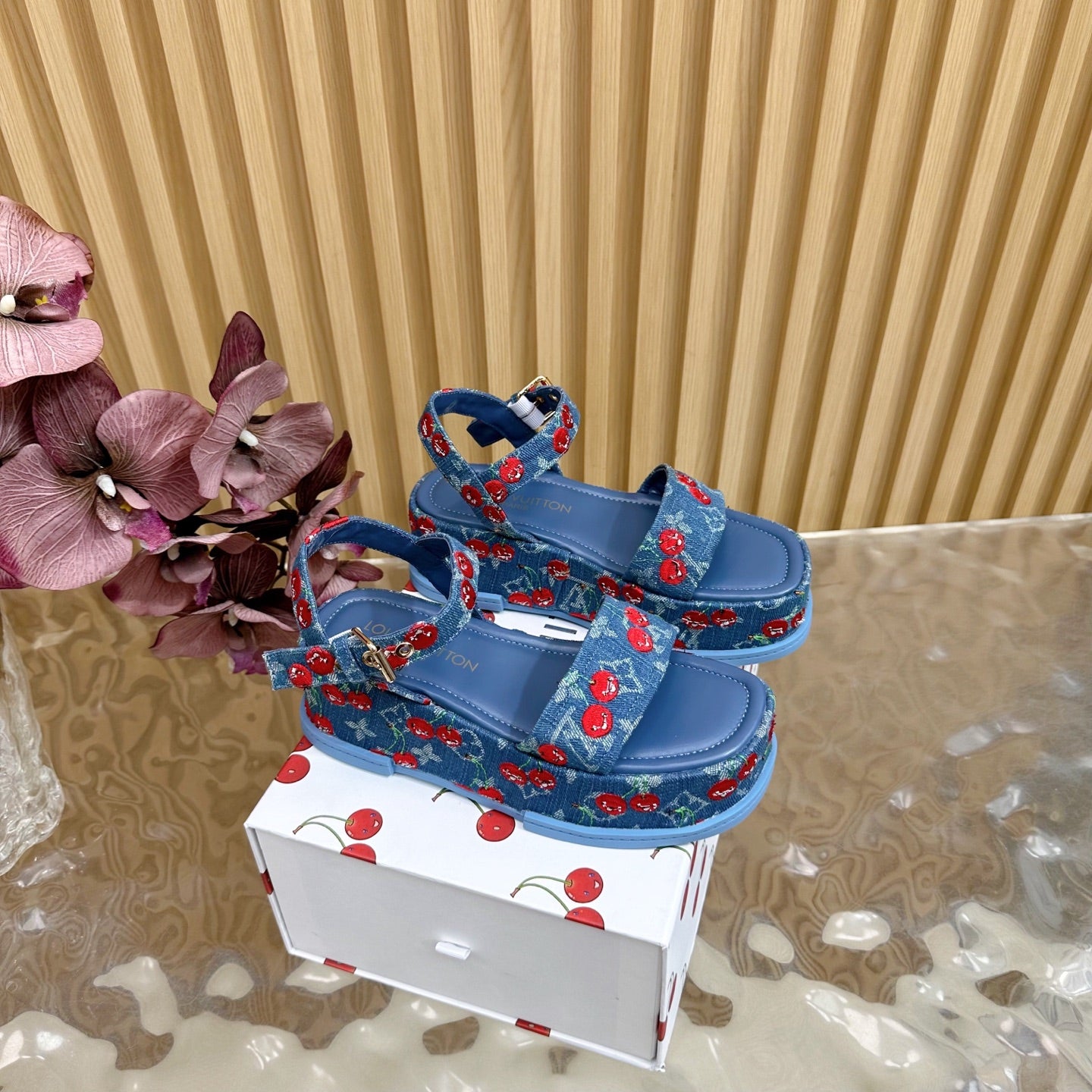 China Replica LV Women Shoes 105usd Only