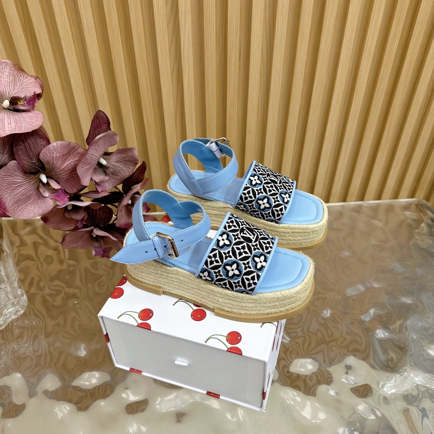 China Replica LV Women Shoes 105usd Only