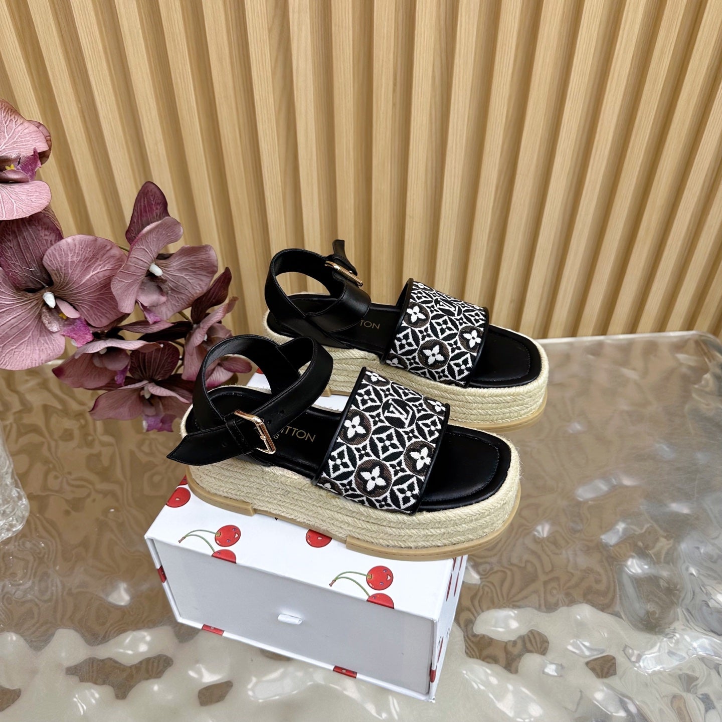 China Replica LV Women Shoes 105usd Only