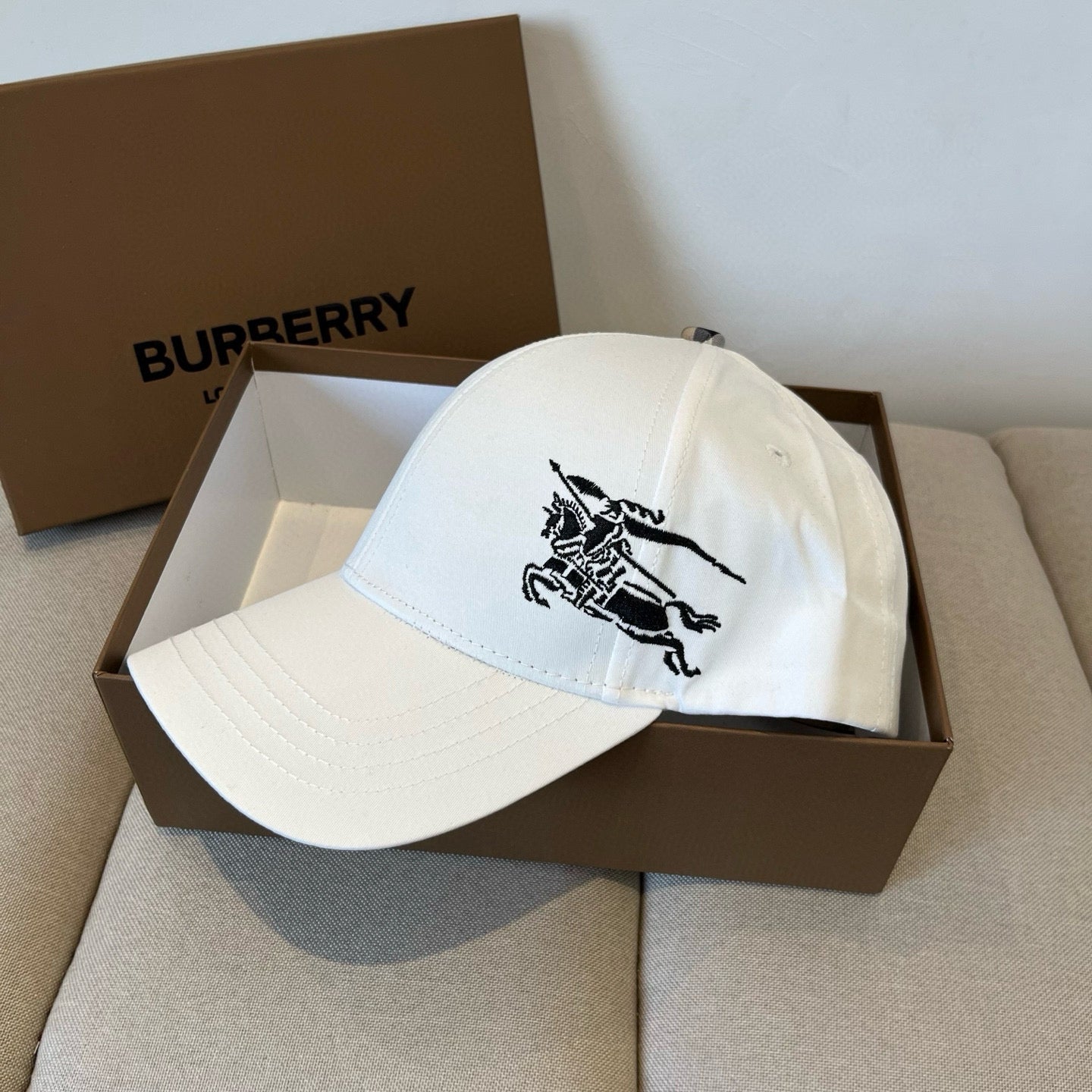 China Replica Burberry Hats 22usd Only