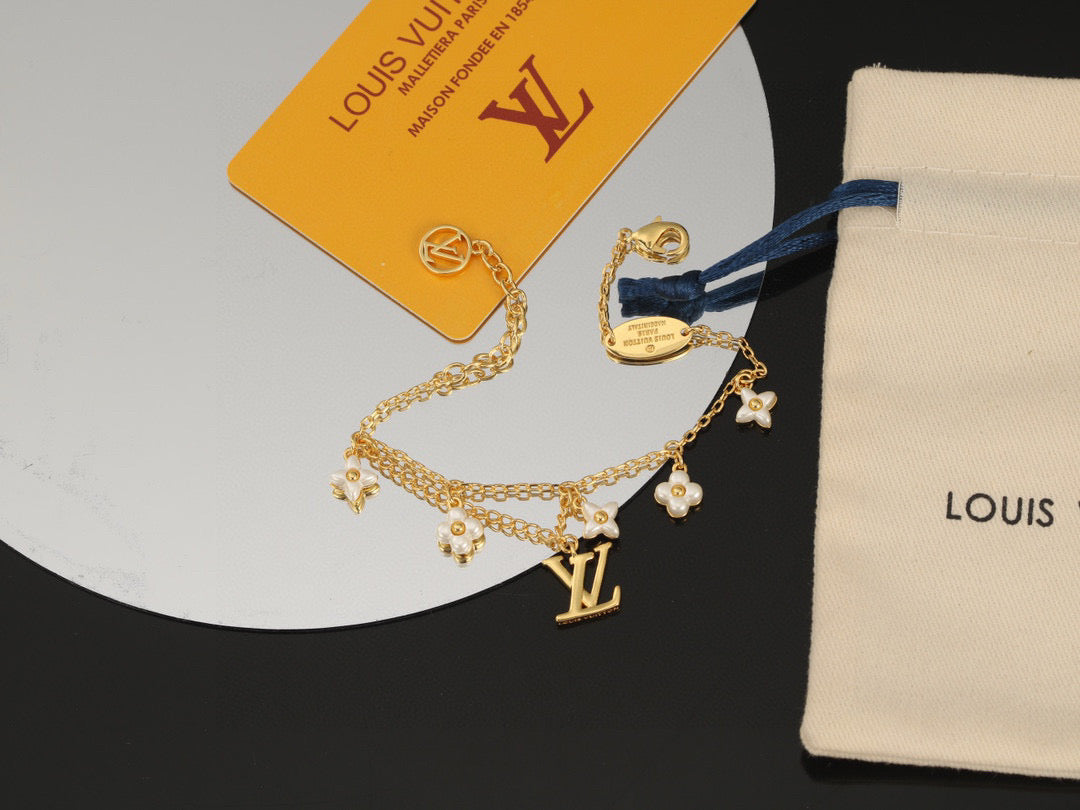 China Replica LV Bracelets 22usd Only