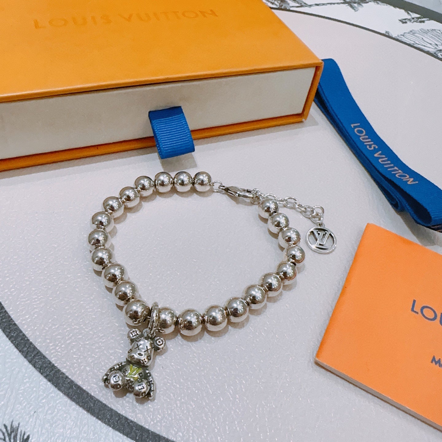 China Replica LV Bracelets 40usd Only