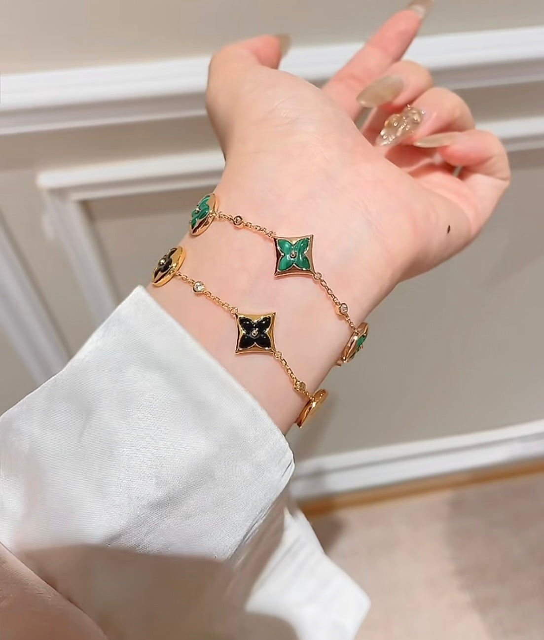 China Replica LV Bracelets 95usd Only