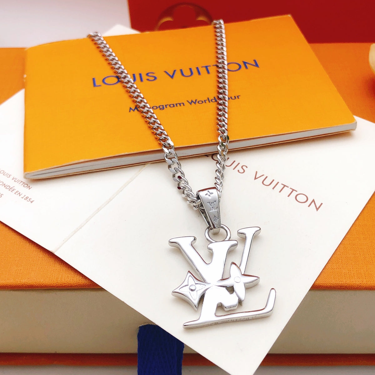 China Replica LV Necklaces 33usd Only
